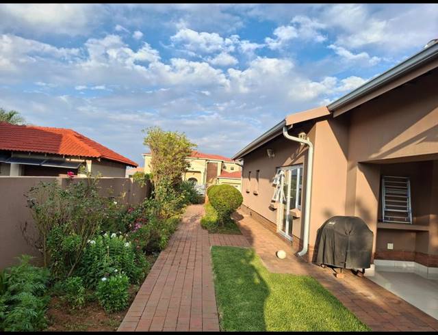 4 BEDROOM HOUSE FOR SALE IN MONAVONI